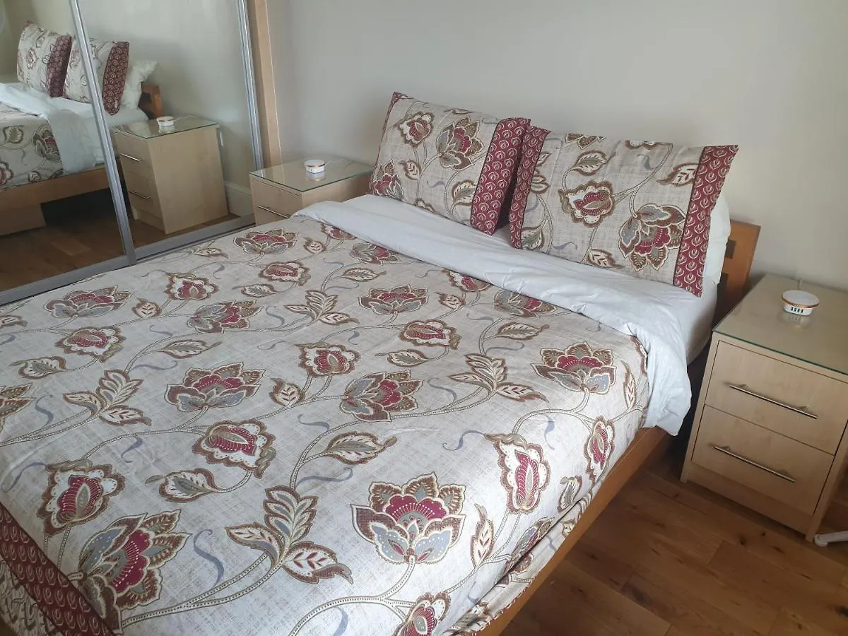 London Luxury 2 Bedroom Flat 5Min Walk From Overground, With Free Wifi, Free Parking-Sleeps X6 Ilford