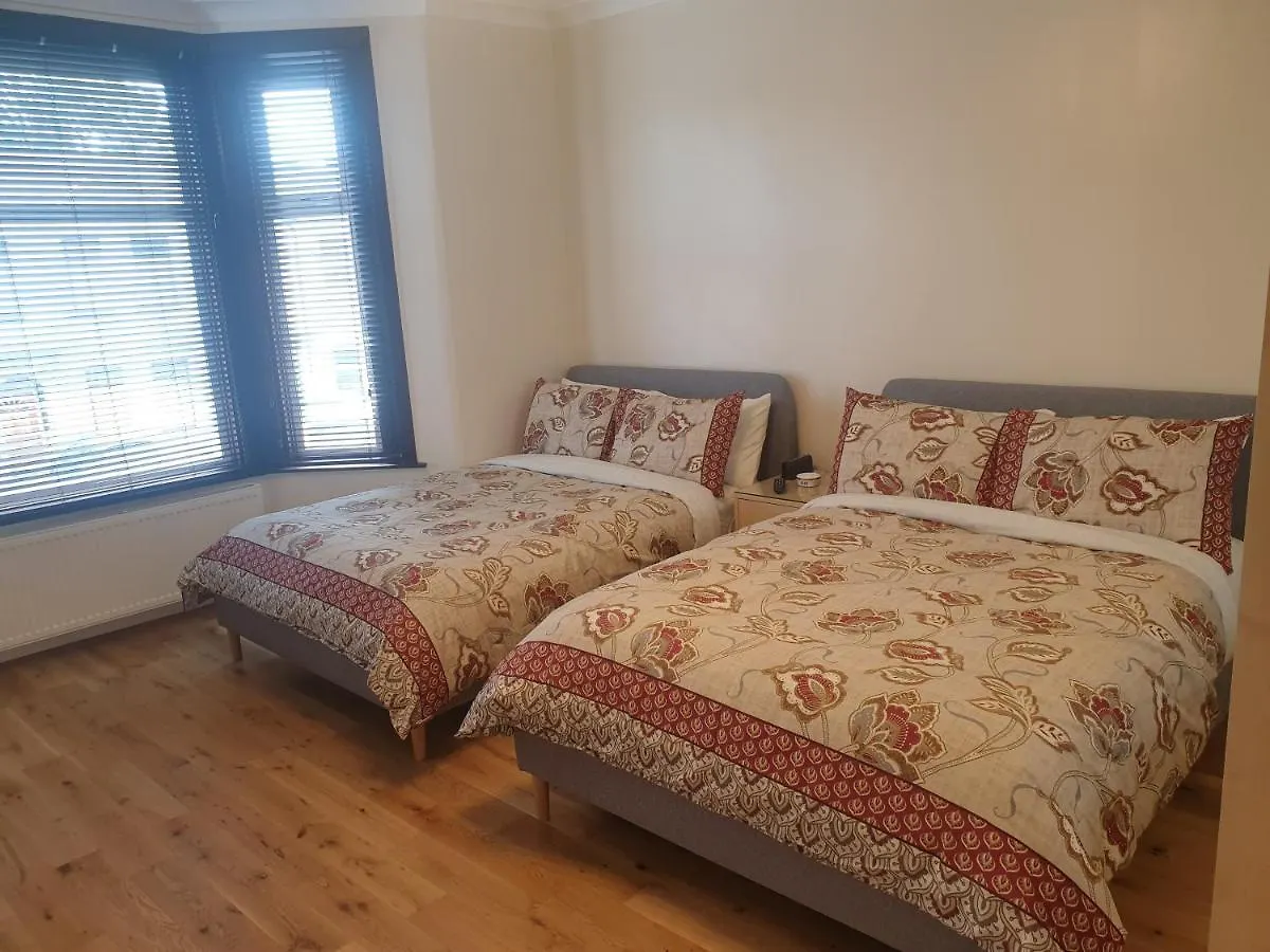 London Luxury 2 Bedroom Flat 5Min Walk From Overground, With Free Wifi, Free Parking-Sleeps X6 Ilford Apartment